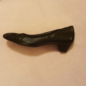 rockport suede pumps